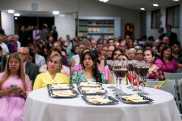 Testigos de Jehová en Colombia celebran Muerte de Cristo