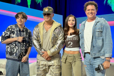 Fotografía de archivo del 22 de octubre del 2025 donde aparecen los cantantes de izquierda a derecha, el mexicano estadounidense Xavi, el puertorriqueño Wisin, la argentina Emilia Mernes y el colombiano Carlos Vives durante el tercer día de la Semana de la Música Latina de Billboard en Miami Beach (Estados Unidos).