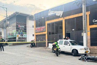 El hecho ocurrió en una zona de alto flujo vehicular y peatonal, lo que generó alarma entre los ciudadanos.