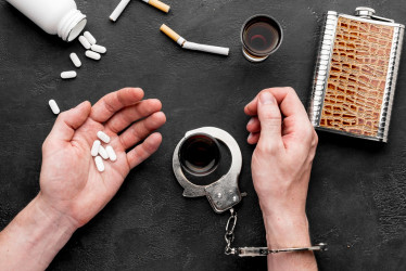 El abuso en el consumo de alcohol y otras sustancias puede desencadenar en conflictos y problemas de conducta.