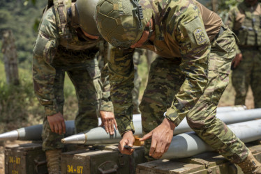 La bomba al parecer fue lanzada desde un avión y fue hallada en el departamento de Putumayo. Las investigaciones continuan para esclarecer por qué llegó el explosivo a territorio colombiano. 