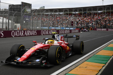 ewis Hamilton de Ferrari durante la clasificación para el Gran Premio de Australia 2026 en el Circuito Albert Park en Melbourne, Australia.