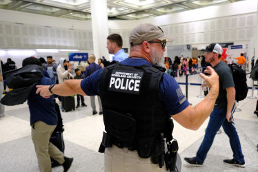 Trabajadores de Los Ángeles, EE. UU., no podrán trabajar para el ICE. Esperan aprobación de alcaldesa para que la orden entre en vigor. 