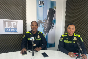 Carlos Asprilla, jefe del Grupo de Incorporación de Caldas de la Policía Nacional y Anayda Marín, responsable de valoración física de la Policía Nacional. 