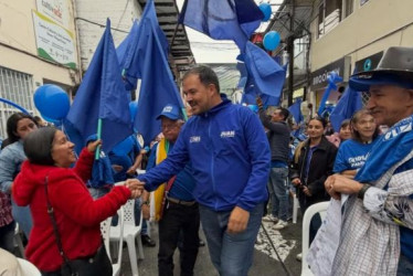 Juan Manuel Londoño ha estado compartiendo con las comunidades durante sus visitas a los diferentes municipios de Caldas. 