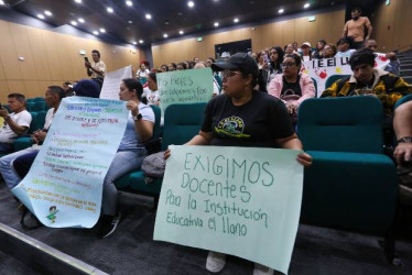 Foto I Luis Fernando Trejos I LA PATRIA. De la reunión de ayer de la comunidad del colegio El Llano de Marmato y la Secretaría de Educación de Caldas, se desprendió una inspección hoy a la Institución Educativa. Es con el propósito de verificar cuántos estudiantes tiene y definir si requiere seis o tres docentes más.