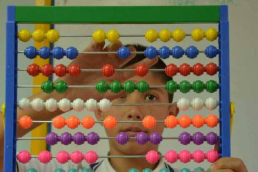 La invitación es a mirar las matemáticas no solo como fórmulas y números, sino como un lenguaje para comprender la realidad, tomar mejores decisiones y construir soluciones colectivas.