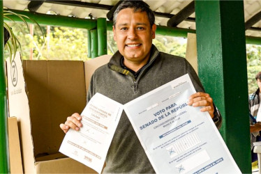 Mauricio Lizcano, candidato presidencial, votando este domingo (8 de marzo) al Congreso de la República y consulta presidencial.