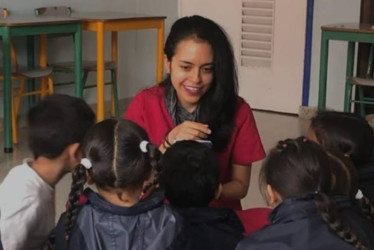 Fotos I Cortesía ECR LA PATRIA  El movimiento es clave para los niños considera la fisioterapeuta Andrea Carolina Amaya, egresada de la Escuela Colombiana de Rehabilitación (ECR).