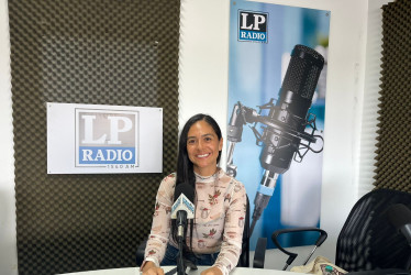 | Paula Cañas, artista plástica de aquí de Manizales y autora del libro Ananda, el arte de vivir liviano. 