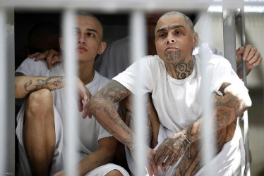 El Salvador se encuentra bajo un régimen de excepción desde marzo de 2022, que ha llevado a la detención de más de 91 mil personas y de las que Bukele ha reconocido al menos 8 mil "inocentes".