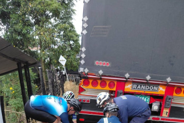 Fotos| Bomberos | LA PATRIA Bomberos atendió la emergencia que terminó con un ciclista en delicado estado de salud.