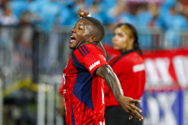 Francisco Chaverra, jugador del Independiente Medellín, celebra el gol del empate frente a Estudiantes de La Plata durante el partido de la fase de grupos de la Copa Libertadores, disputado este miércoles 8 de abril en el estadio Atanasio Girardot.