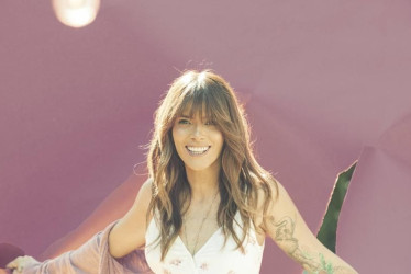 Kany García presenta su nuevo álbum Puerta abierta, antes de su gira mundial donde estará en Colombia