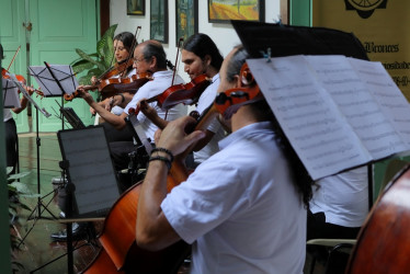 Presentación de la Orquesta de Cámara de Caldas en la Casa de la Cultura de Salamina durante la Semana Santa.