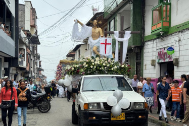Procesión del Resucitado en la parroquia Nuestra Señora del Carmen de Anserma (Caldas).