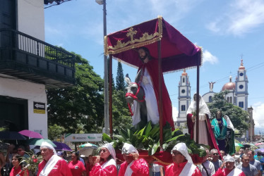 Los Centinelas voluntarios de Riosucio completan 40 años en la procesión del Domingo de Ramos. Son los responsables de dar comienzo a la Semana Mayor.