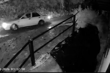 Fotos| Cortesía | LA PATRIA  Los videos muestran el paso del carro en el que habrían sacado los elementos de la finca avaluados en unos $35 millones, según los afectados.