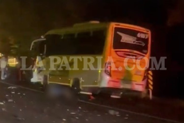 El motociclista se movilizaba por el sector de El Tangelo, en Supía, cuando colisionó con el bus de Empresa Arauca.