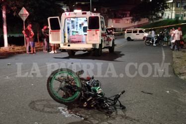Así quedó una de las motocicletas tras el choque. Uno de los dos conductores resultó lesionado y fue trasladado a un centro asistencial.