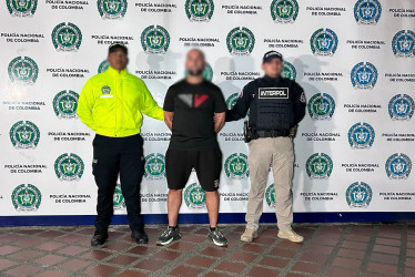 El extranjero capturado tenía una circular roja en su contra por un crimen en España.