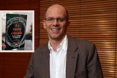  Según Alejandro Santos Rubino la publicación recoge las reflexiones más relevantes sobre verdad, poder y sociedad en el siglo XXI, en un contexto marcado por la desinformación y la polarización, 