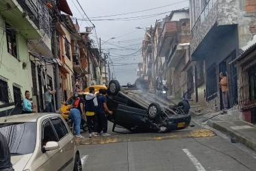 Hasta el momento las autoridades no han entregado reporte de personas lesionadas en el accidente. 