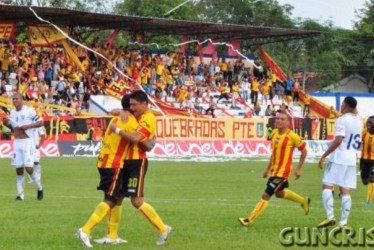 Al igual que en 2011 Deportivo Pereira se enfrenta ante su clásico rival, Once Caldas, con una racha sin victorias. El partido se jugará en Casanare a las 3:30 p.m.