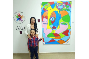 Laura Zuleta, madre del niño artista caldense Juan José Zuleta, de 9 años, contó que el arte de su hijo fue clave en un momento difícil para la familia.