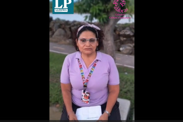 Claudia Patricia Velázquez lee su poesía y habla de su trabajo social desde La Dorada (Caldas).  