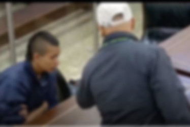 Foto| LA PATRIA  El imputado, en audiencia. Este proceso no lo hace culpable, será un juez de la República quien determine si es no responsable del delito endilgado.