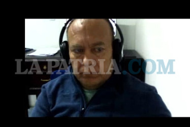 Fotos| LA PATRIA  Juan Carlos Martínez Rodríguez, el Hombre del Maletín o el Enfermero, se entregó en Bogotá el 9 de mayo del 2024. Era la mano derecha del fallecido exsenador caldense Mario Castaño. Acá, en la audiencia donde se avaló el preacuerdo.