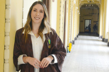 Juanita María Gómez Lora, periodista de Manizales, luego de su reconocimiento ofreció un conversatorio sobre liderazgo femenino. 