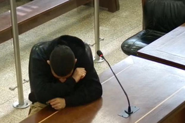 Fotos de LA PATRIA  A este sujeto lo detuvieron el fin de semana minutos después de robar las pertenencias de una persona embriagada, en la Plaza Alfonso López, de Manizales. Su compinche escapó con el botín. Le plantearon una pena que parte de 12 años y lo mandaron para la cárcel
