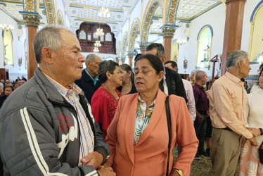 Las parejas llegaron al templo de la Inmaculada Concepción para renovar sus compromisos matrimoniales.