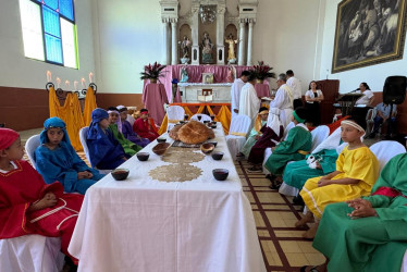 Los niños de Anserma representaron a los 12 apóstoles en la Última Cena.