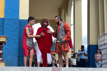 Sentencia de Jesús, en vivo, en el atrio de la Parroquia Nuestra Señora del Rosario, en Aranzazu (Caldas).