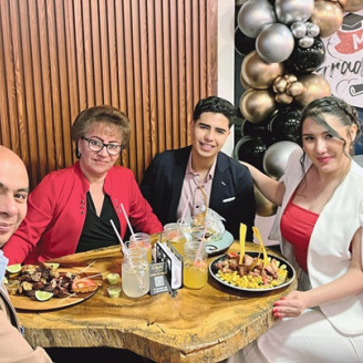 Felipe González celebró junto a Luz Marina González, Rafael González y Andrea Torres.