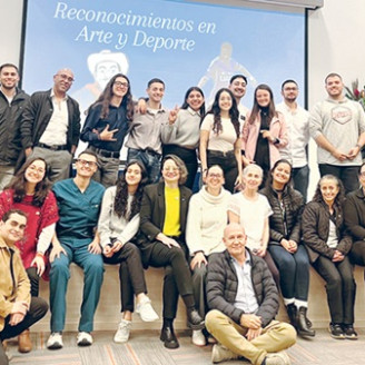 En el auditorio Fundadores Mario Calderón Rivera, de la Universidad Autónoma de Manizales, se entregaron reconocimientos a deportistas y artistas, estudiantes y egresados, por su destacado desempeño en el 2025.