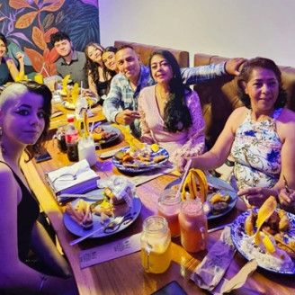 Amy Lee Trujillo Orozco celebró su grado de bachillerato acompañada de familiares y amigos: Jorge Hernán Galeano, Isabel Carantón, Francia Orozco, Víctor Montoya, Érika Rodríguez, Amy Lee Trujillo, Jowan Betancur, Alexándra Orozco, Óscar Calle, Luz Vallejo y Sofía Orozco.