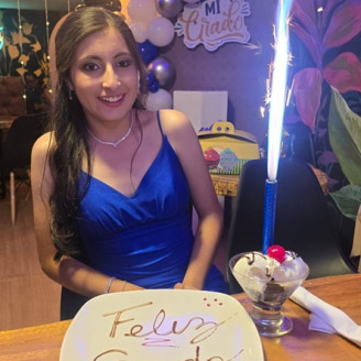 Fotos | La Shiraka | LA PATRIA Laura Jimena Bermúdez Hernández se graduó como bachiller académica y obtuvo el título de técnica en Marketing Digital. Es bachiller de la Escuela Nacional de Auxiliares de Enfermería.