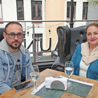 Foto | Argemiro Idárraga | LA PATRIA Juan Pablo Salazar y Adriana Patricia Franco compartieron un almuerzo en el restaurante El Dauntaun.