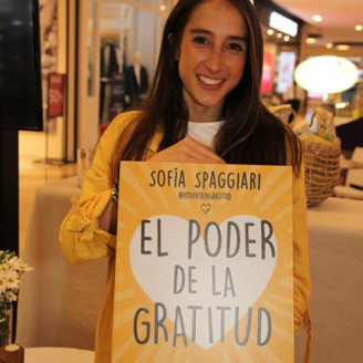 Fotos | Argemiro Idárraga | LA PATRIA Sofía Spaggiari, autora del libro.