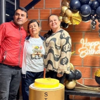 Foto | Lector | LA PATRIA Stella Cortés, manizaleña radicada en Panamá, celebró su cumpleaños en una finca del municipio de Villamaría, en compañía de su hijo Julio César y su nuera Sandra.