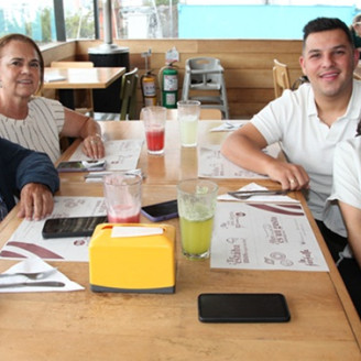 Alfonso Ocampo, Daniela Marulanda de Ocampo y Juan Sebastián Zuluaga celebraron el cumpleaños de Daniela Ocampo Marulanda con un almuerzo en el restaurante La Farfalla.