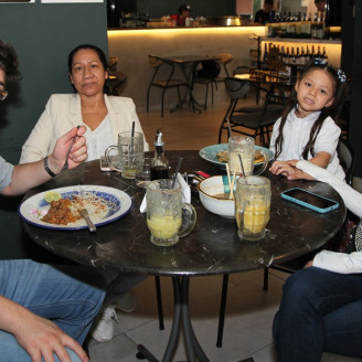 Jhon Contreras, Mercedes Rodríguez, Ana Sofia Contreras y Katherine Rojas.