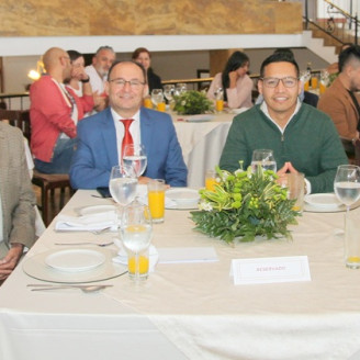 Diego Angelillis, gerente de la Industria Licorera de Caldas; Henry Gutiérrez Ángel, gobernador de Caldas; Jhair Álvarez, presidente de la Asamblea de Caldas; Carlos Ánderson García, secretario de Planeación; Fabio Andrés García, contralor de Caldas; y Ricardo Gómez de La Roche, jefe de Prensa de la Gobernación.