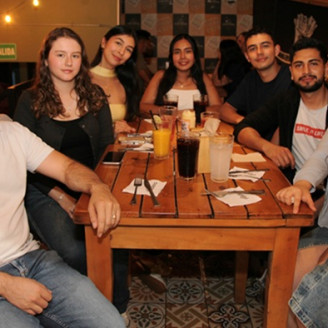 Fotos | Argemiro Idárraga | LA PATRIA Jhon Alexánder Gallego Blandón, Ana Sofía Pérez González, Valeria Niño Paredes, Valeria Solano Heredia (cumpleañera), Daniel Montes López, Carlos Daniel Cerón Bolaños e Isabella Marín Ospina.