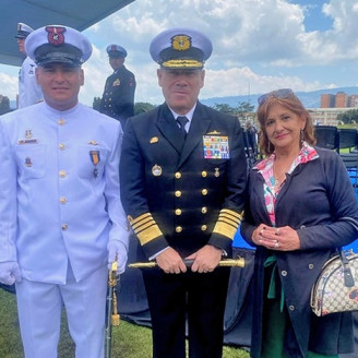 Hernando Casanova Fontal, almirante Juan Ricardo Rozo Obregón y Estrella Marina Fontal.