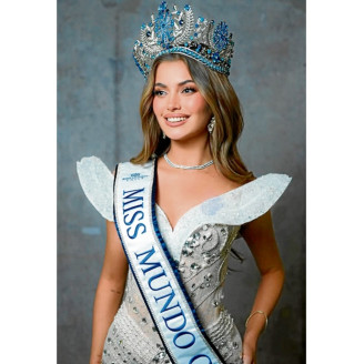 Ignacia Fernández sorprendió al presentarse en el escenario de Miss Chile Mundo interpretando metal.